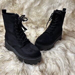 Rouge Helium Black Winter Boots